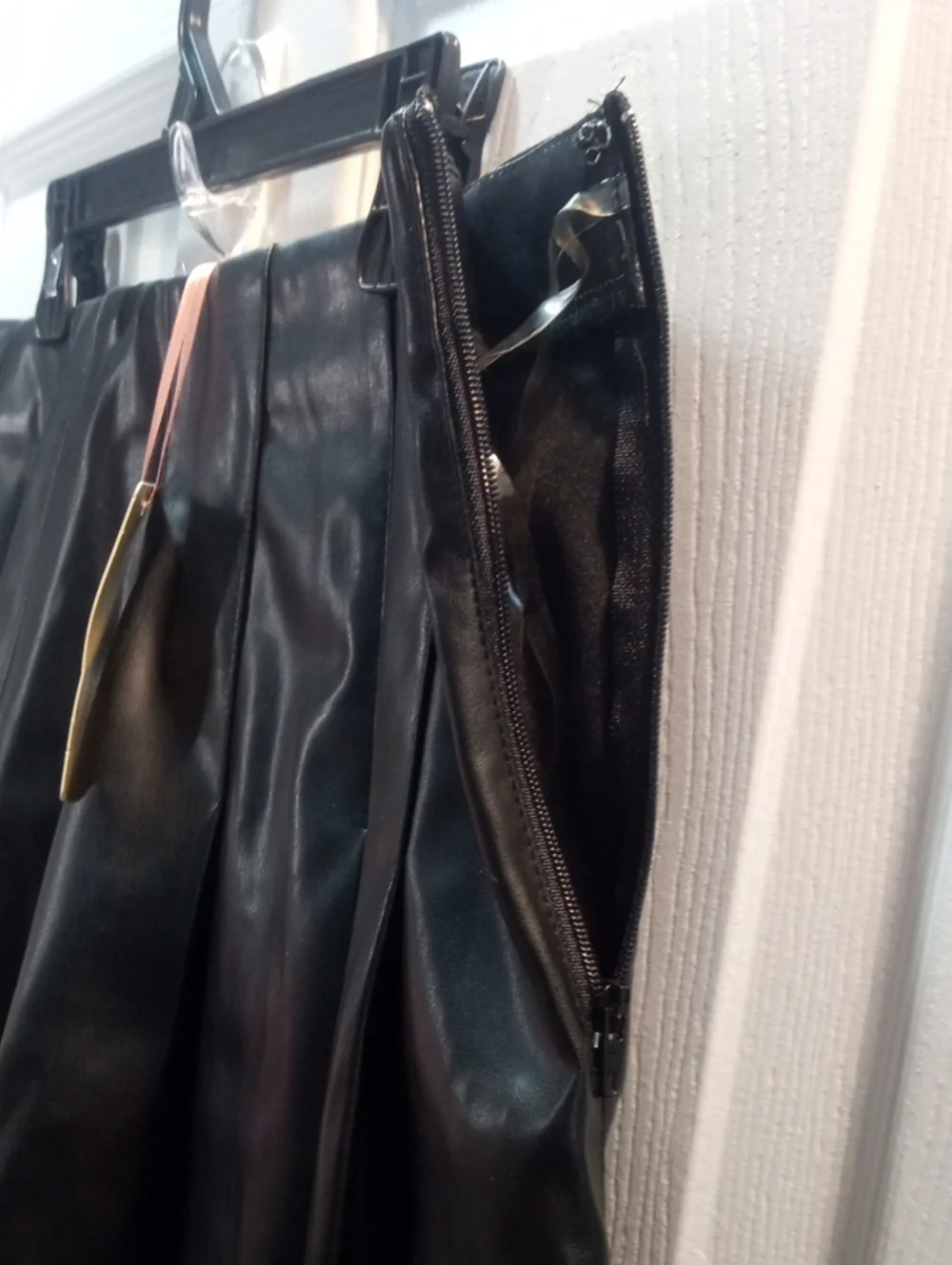 ENTRO FAUX LEATHER SKORT